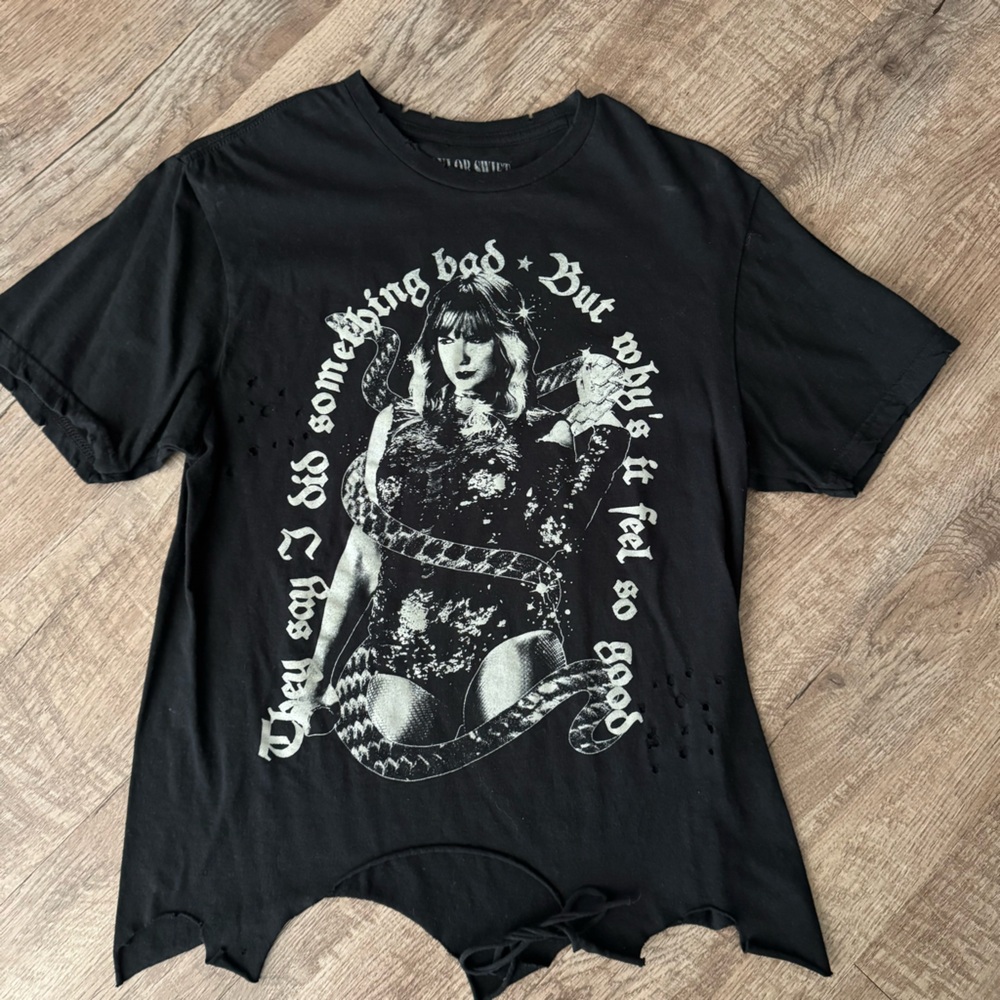 Taylor Swift Classic Black Tee